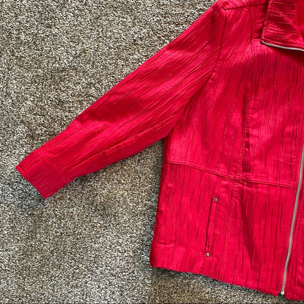 Red Jacket - Picture 4 of 8